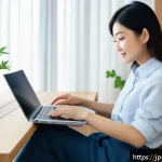 디지털 마케팅에서 크리에이티브의 역할 - A modern digital marketing scene featuring a Japanese working mother in her 30s, balancing childcare...